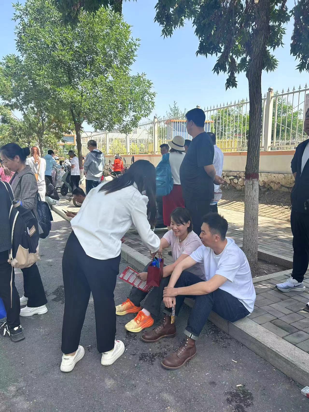 “青”心助考 为梦护航